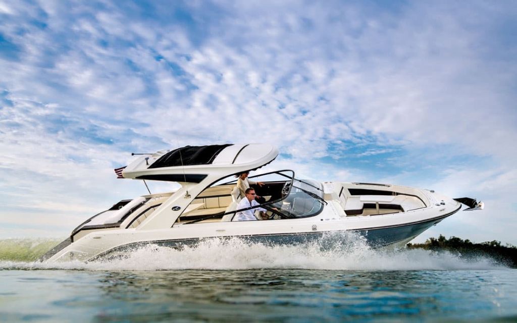 Катер Sea Ray SLX 310 доступен к просмотру