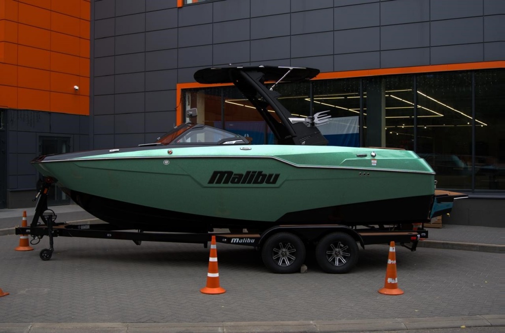 Malibu M220.jpg